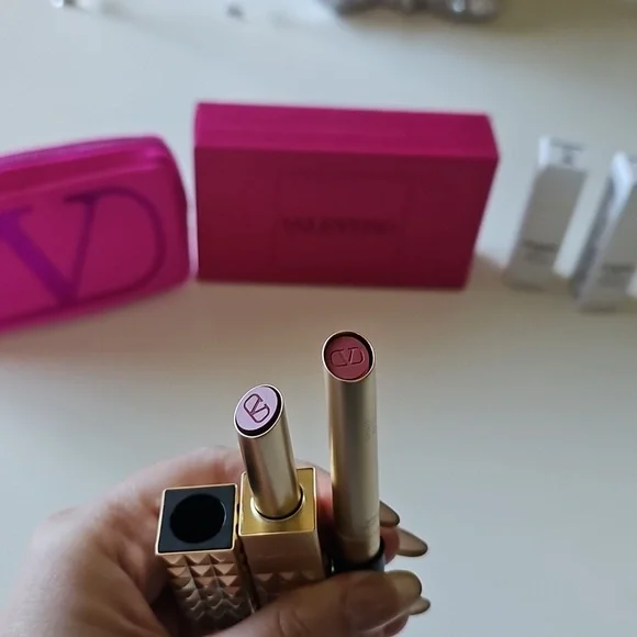 Valentino Spike Buttery Matte Lipstick 3 Piece Set With Pink Cosmetic Bag - Picture 5 of 11